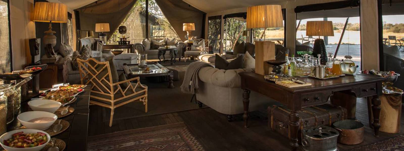 Classic 1950's styled lounge area at Little Machaba Camp