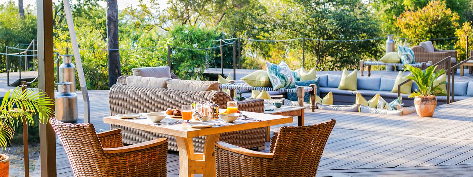 Old Drift Lodge breakfast on the deck