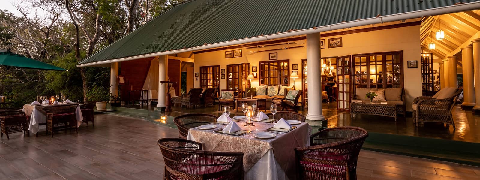 Al fresco dining on the verandah at The River Club