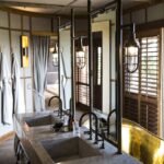 Exclusive en suite bathrooms at Little Mombo