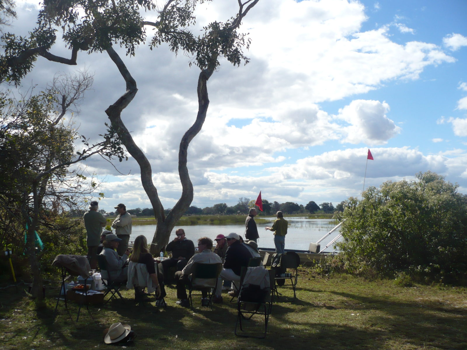 The bushveld scene is savoured by Endeavour Safaris guests over a delicious picnic lunch